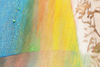 Detailaufnahme der eingebrannten Strukturen und leuchtenden Farbbereiche im Kunstwerk „Change“ von Thomas Girbl