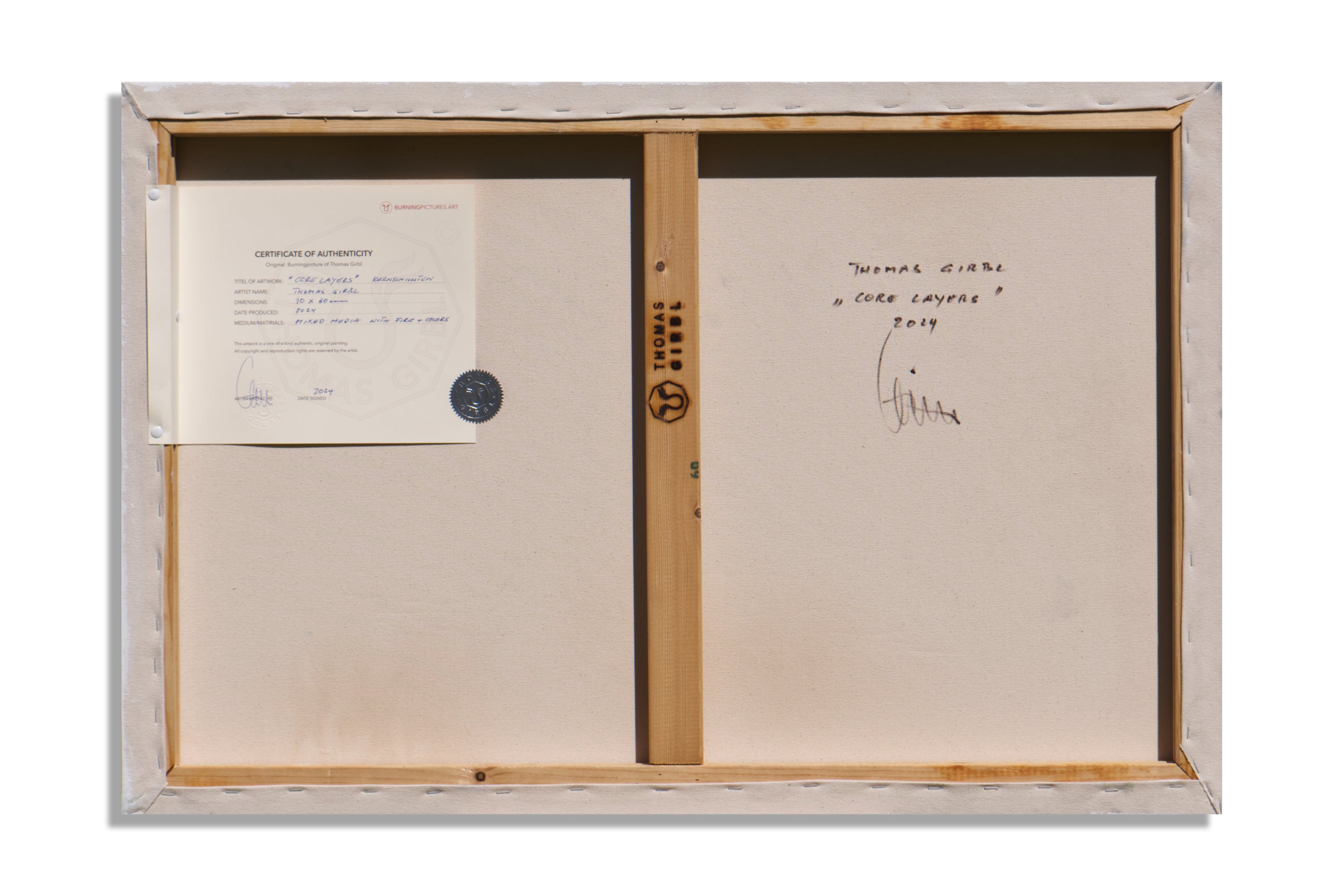 Rückseite des Kunstwerks „Core Layers“ von Thomas Girbl mit Signatur und Aufhängung
