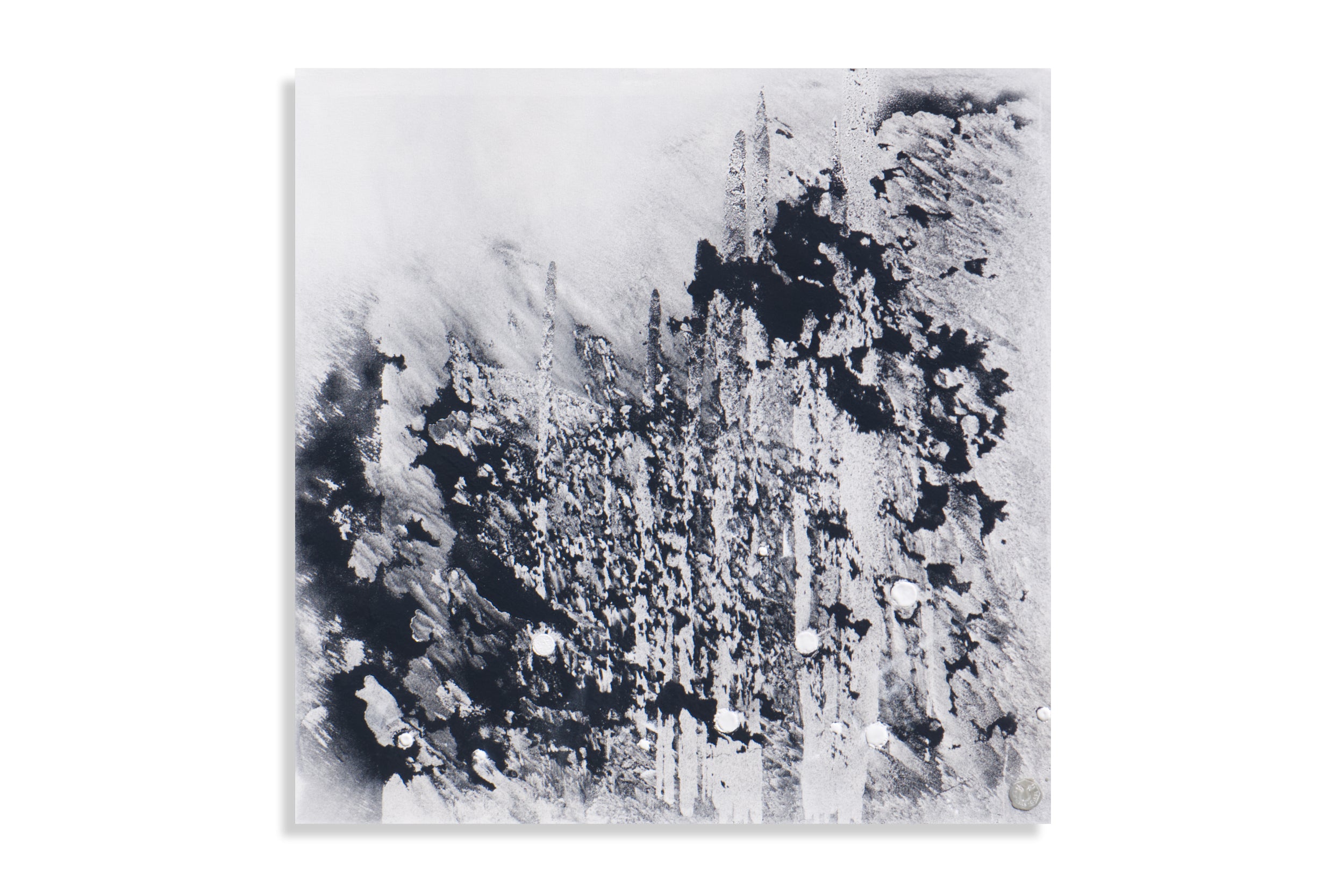 Frontansicht des Originalkunstwerks „Fossil Landscape“ von Thomas Girbl, Mischtechnik mit Feuer und Pigment auf Leinwand, 90 × 90 cm, 2024