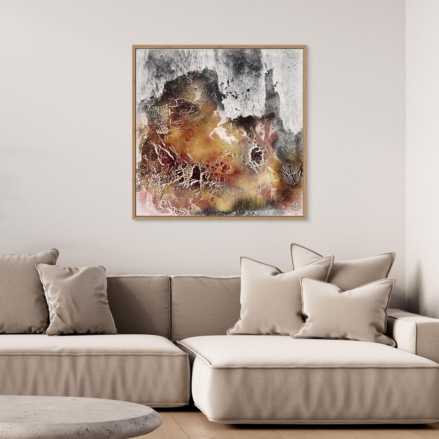 Fossil Signs in modernem Interieur – strukturierte Oberfläche als stiller Blickpunkt