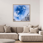 Heavenly Ornaments im Wohnraum – abstrakter Druck mit luftiger, schwebender Ausstrahlung