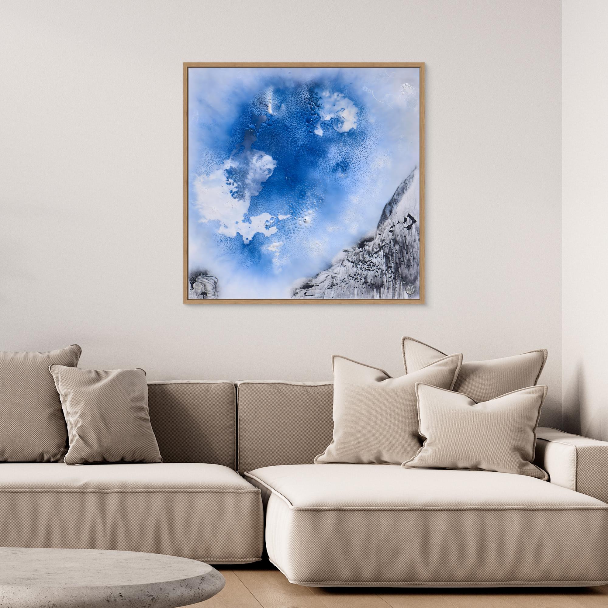 Heavenly Ornaments im Wohnraum – abstrakter Druck mit luftiger, schwebender Ausstrahlung