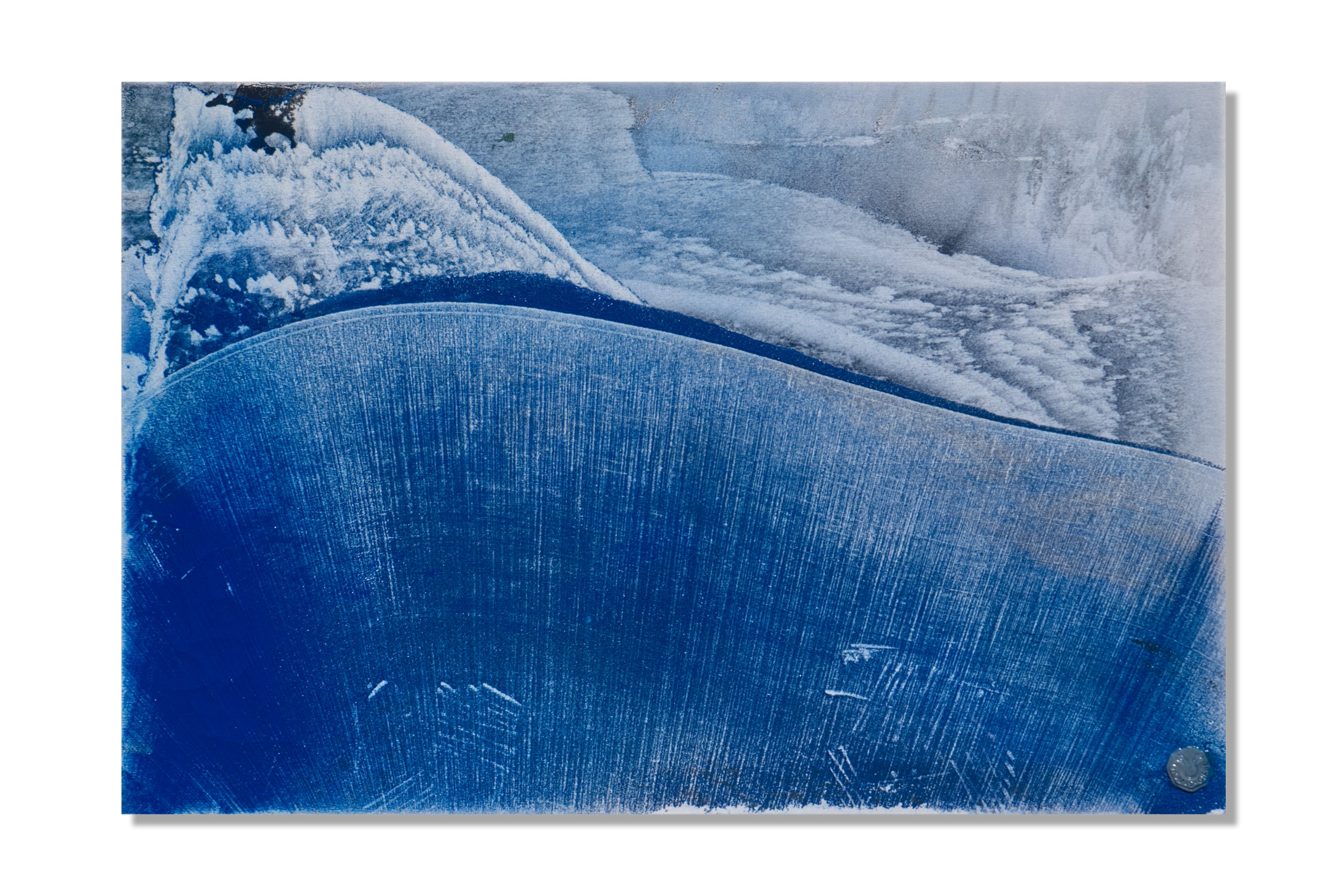 Frontansicht des Originalkunstwerks „Memory of the Primordial Sea“ von Thomas Girbl, Burningpicture mit Pigment und Sand auf Leinwand