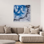 The Cloud of Embers im Raum – ruhiges Kunstwerk mit schwebender, atmosphärischer Präsenz