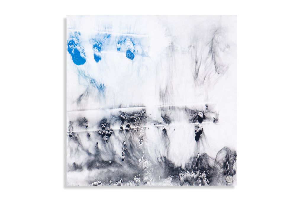 Frontansicht des Originalkunstwerks „Traces in a Lava Rock“ von Thomas Girbl, Mischtechnik mit Pigment und Feuer auf Leinwand, 90 × 90 cm, 2025