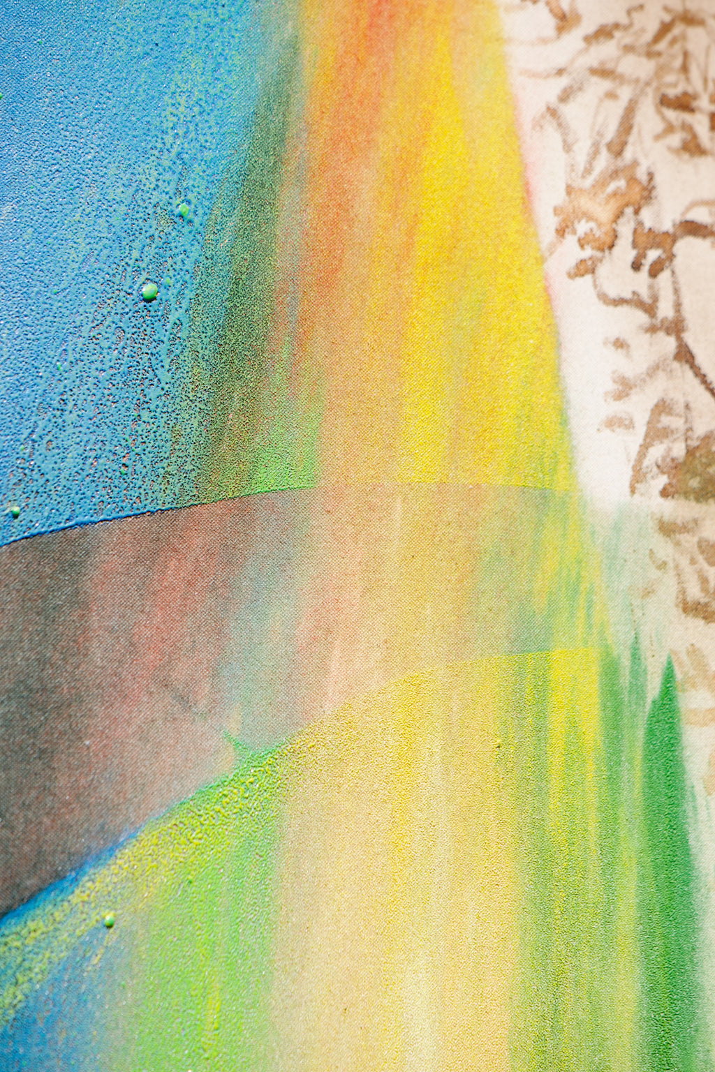 Detail von Change Burning Canvas – Brandspuren und leuchtende Farbbahnen im Spannungsfeld von Struktur und Bewegung
