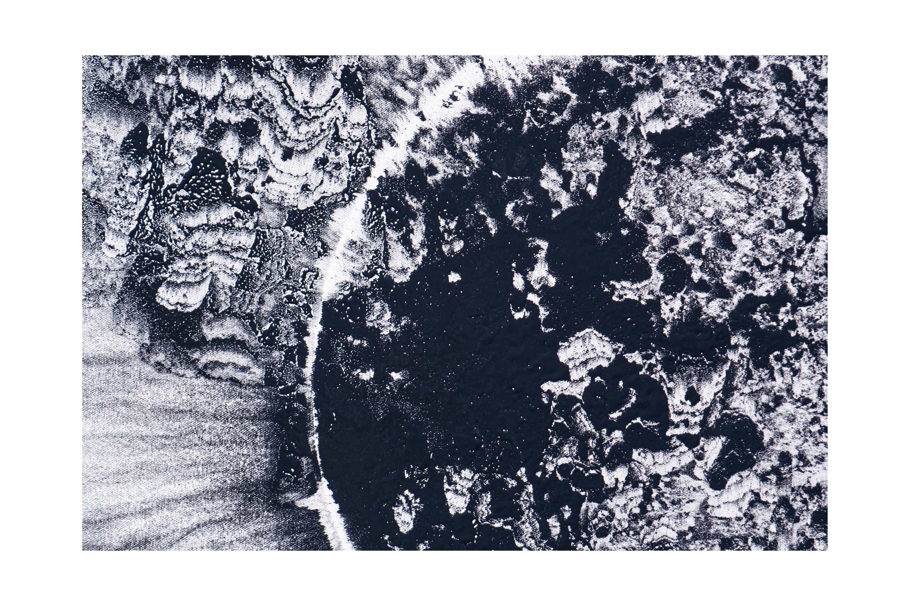 Detail von Kollision der Möglichkeiten – Risse, Krater und durch Feuer geformte Pigmentschichten